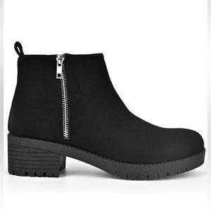 READYSALTED Women's Black Flat Chelsea Booties Ankle Dress Boots in Zip Size 8